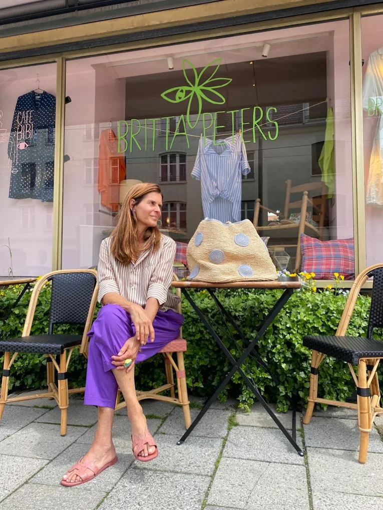 Britta Peters vor ihrem Laden in München
