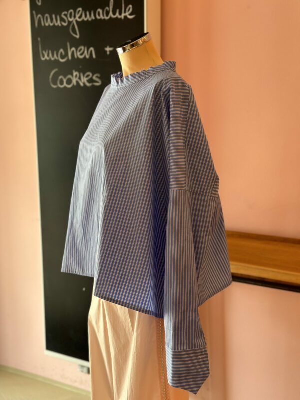 Blouses // Shirts // Knitwear
